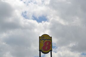 Super 8 by Wyndham Germantown/Milwaukee