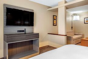 Comfort Inn & Suites North Dallas - Addison