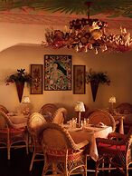 Coral Sands Inn & Cottages