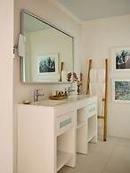 Coral Sands Inn & Cottages