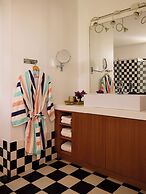 Coral Sands Inn & Cottages