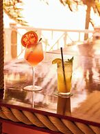 Coral Sands Inn & Cottages