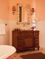 Coral Sands Inn & Cottages