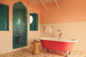 Coral Sands Inn & Cottages