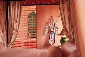 Coral Sands Inn & Cottages