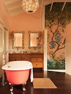 Coral Sands Inn & Cottages