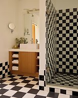 Coral Sands Inn & Cottages