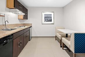 La Quinta Inn & Suites by Wyndham Portland NW