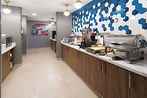 La Quinta Inn & Suites by Wyndham Memphis I-240