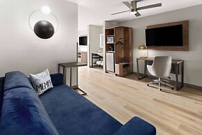 La Quinta Inn & Suites by Wyndham Memphis I-240