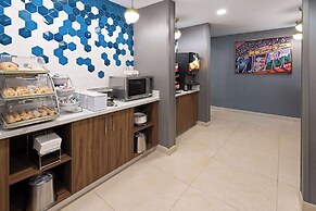 La Quinta Inn & Suites by Wyndham Memphis I-240