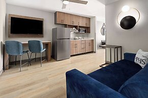 La Quinta Inn & Suites by Wyndham Memphis I-240