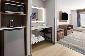 La Quinta Inn & Suites by Wyndham Memphis I-240