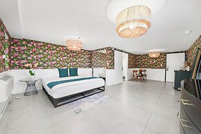 The Whitelaw Hotel
