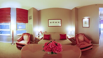 Hotel Giraffe by Library Hotel Collection