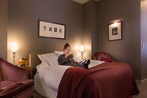 Hotel Giraffe by Library Hotel Collection