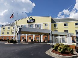 Days Inn & Suites by Wyndham Union City