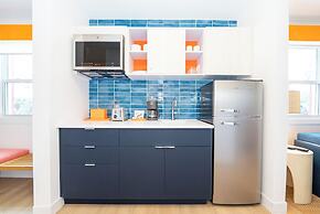 The Sunshine Hotel and Suites