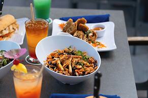 Sunshine Suites Resort