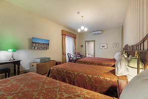 Hadley's Orient Hotel