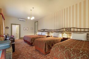 Hadley's Orient Hotel