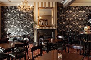 Hadley's Orient Hotel