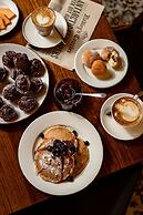 Hadley's Orient Hotel