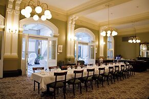 Hadley's Orient Hotel