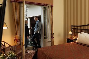 Hadley's Orient Hotel