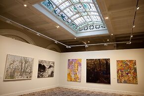 Hadley's Orient Hotel