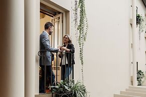 Hadley's Orient Hotel