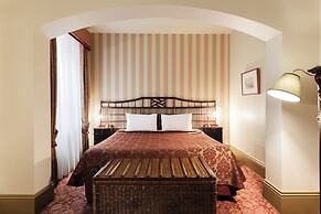 Hadley's Orient Hotel