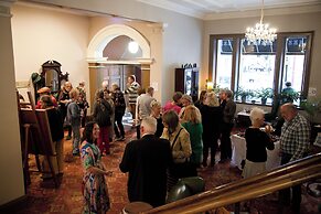 Hadley's Orient Hotel