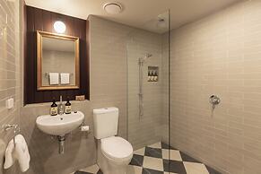 Hadley's Orient Hotel
