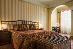 Hadley's Orient Hotel