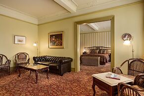 Hadley's Orient Hotel