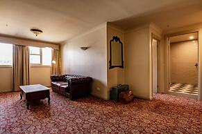 Hadley's Orient Hotel