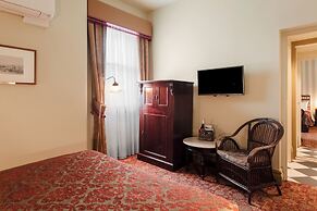 Hadley's Orient Hotel