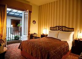 Hadley's Orient Hotel