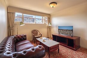 Hadley's Orient Hotel