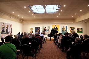 Hadley's Orient Hotel