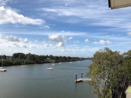 Burnett Riverside Hotel