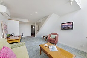 Burnett Riverside Hotel