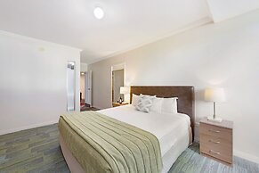 Burnett Riverside Hotel