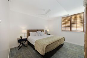 Burnett Riverside Hotel