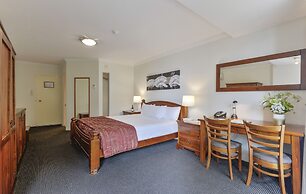 Burnett Riverside Hotel