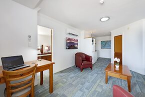 Burnett Riverside Hotel