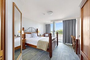 Burnett Riverside Hotel