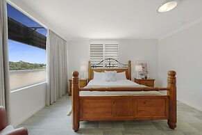 Burnett Riverside Hotel