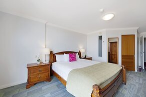 Burnett Riverside Hotel